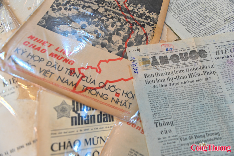 Theo anh Tuấn, mỗi tấm thẻ cử tri đều mang dấu ấn rõ nét của thời gian, từ chất liệu giấy, hình thức trình bày, cách ghi chép thông tin cá nhân cho đến con dấu và năm tổ chức bầu cử. Qua đó, có thể thấy rõ sự phát triển từng bước của công tác tổ chức bầu cử, cũng như quá trình hoàn thiện nền dân chủ ở Việt Nam.