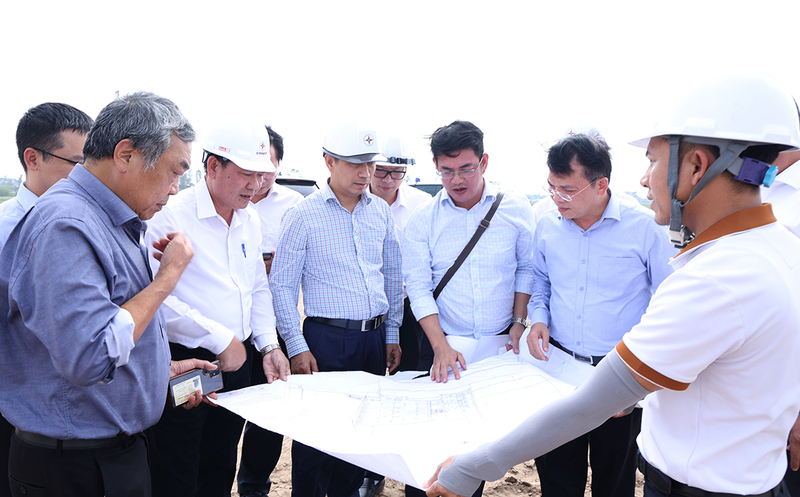 Chủ tịch HĐTV EVNNPT Nguyễn Tuấn Tùng cùng lãnh đạo EVNNPT kiểm tra và đôn đốc tiến độ dự án truyền tải điện trên địa bàn tỉnh Hưng Yên, tháng 10/2025