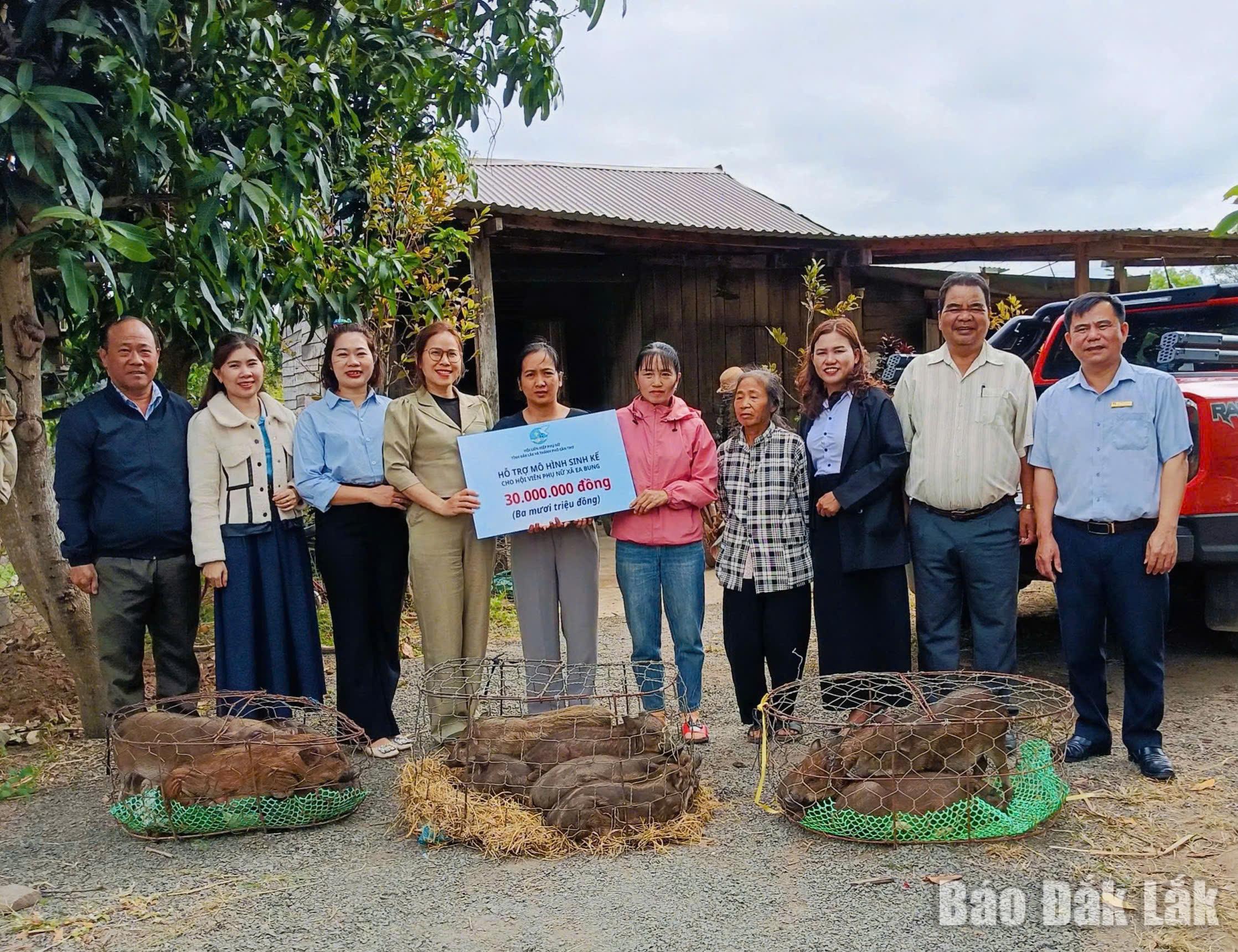 Đại diện Hội LHPN tỉnh