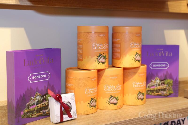 Không gian trưng bày, livestream Sức sống hàng Việt: ‘Đòn bẩy’ tiêu thụ hàng Việt - 8