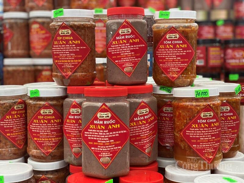 Mắm ruốc - sản phẩm đặc trưng của Huế. Ảnh: Hải Linh