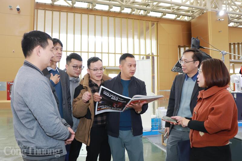 Hoạt động sinh hoạt chuyên đề gắn với thực tiễn xúc tiến thương mại tại Hội chợ Mùa Xuân 2026. Ảnh: Thanh Tuấn