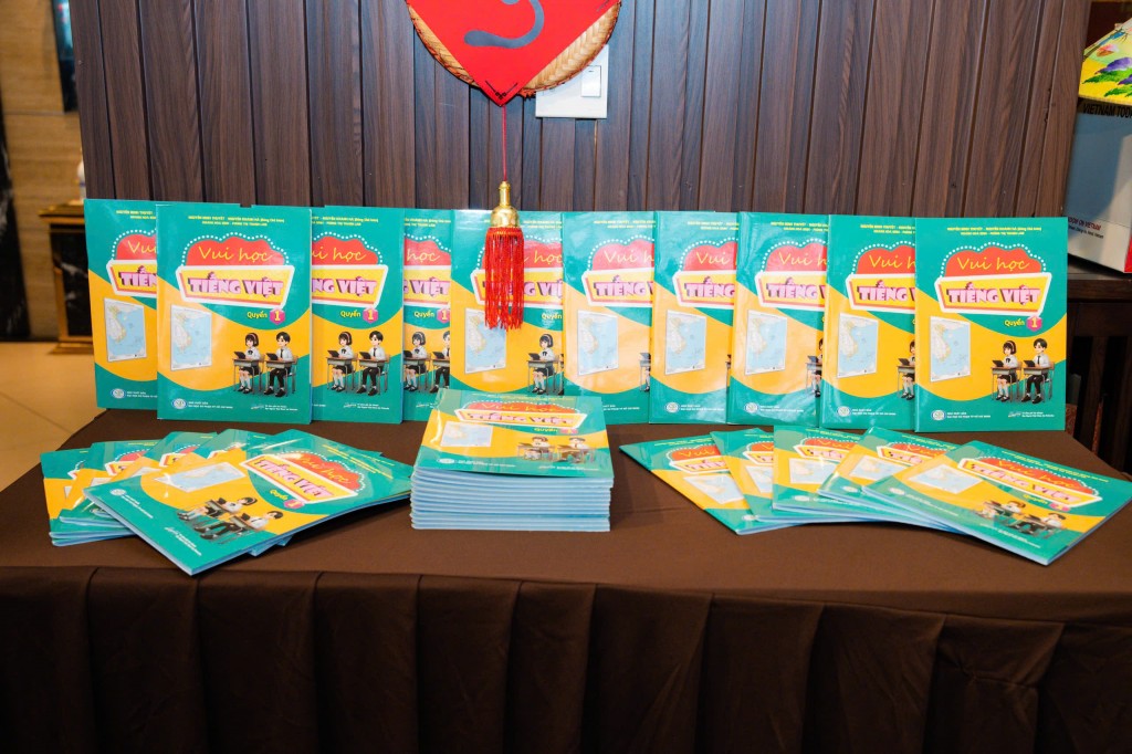 Ra mắt bộ sách “Vui học tiếng Việt”