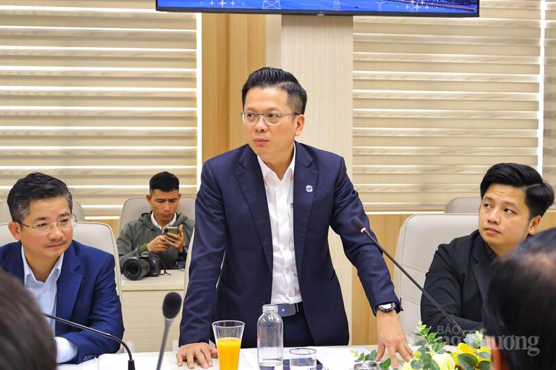 Ông Nguyễn Quốc Trung, Phó Tổng giám đốc Công ty TNHH MTV Hệ thống điện và thị trường điện quốc gia (NSMO), kiêm Giám đốc Trung tâm Điều độ điện miền Trung (CSO) lưu ý EVNCPC và PC Đà Nẵng có kế hoạch và tính toán cụ thể về công suất huy động điện mái nhà để đảm bảo tính ổn định của cấp điện.