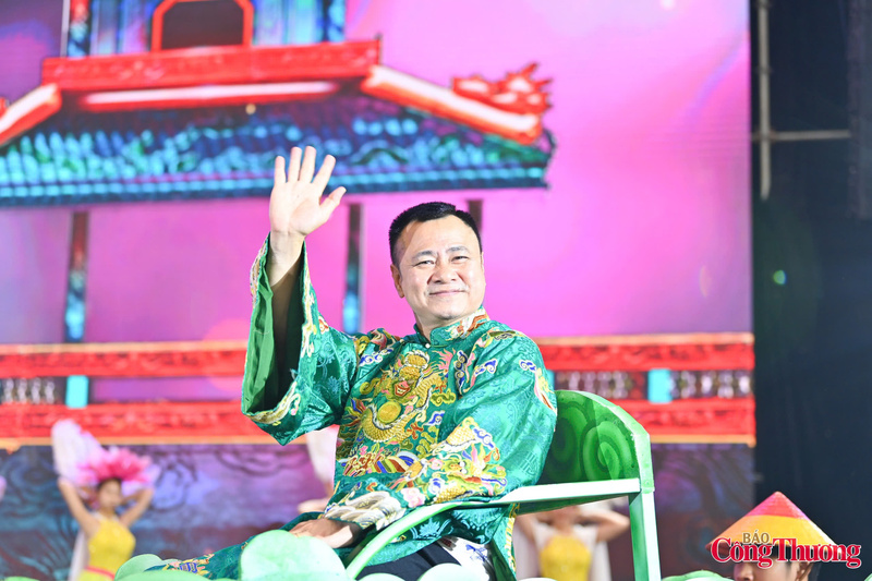 Phó Thủ tướng Bùi Thanh Sơn dự tổng duyệt Lễ bế mạc Hội chợ Mùa Xuân - 4