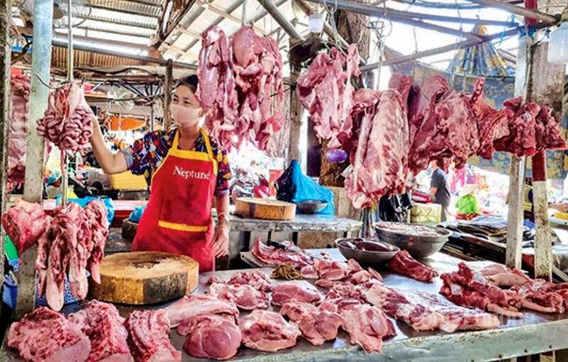 Sau Tết, lượng hàng hóa đưa về các chợ và hệ thống bán lẻ vẫn khá phong phú.