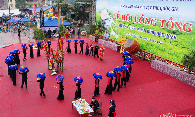 Mỗi độ xuân về, hàng vạn người dân và du khách lại hội tụ về ATK Định Hóa (xã Phú Đình, Thái Nguyên) dự Lễ hội Lồng Tồng - Di sản văn hóa phi vật thể Quốc gia. Không chỉ là nghi lễ xuống đồng cầu mưa thuận gió hòa, mùa màng bội thu, đây còn là ngày hội lớn gắn kết cộng đồng nơi