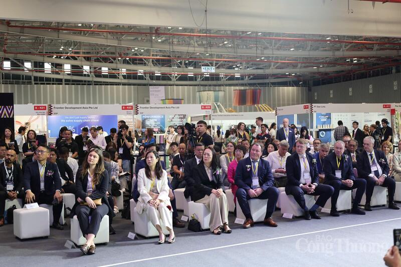 Triển lãm Quốc tế ngành dệt may và công nghệ dệt Việt Nam 2026 (VIATT 2026) thu hút đông đảo cộng đồng chuyên gia, doanh nghiệp. Ảnh: Minh Anh.