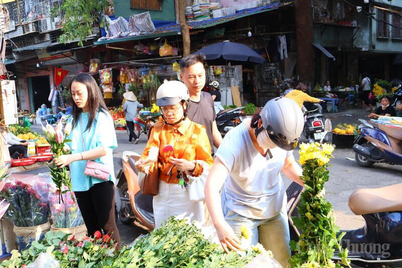 Người dân Thủ đô tất bật sắm lễ trong ngày rằm tháng Giêng - 12
