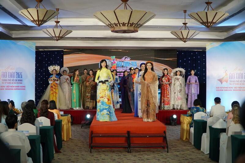 Các người mẫu trình diễn những bộ sưu tập áo dài đặc sắc tại buổi họp báo công bố Lễ hội Áo dài TP. Hồ Chí Minh lần thứ 12 năm 2026. Ảnh: Thanh Chân