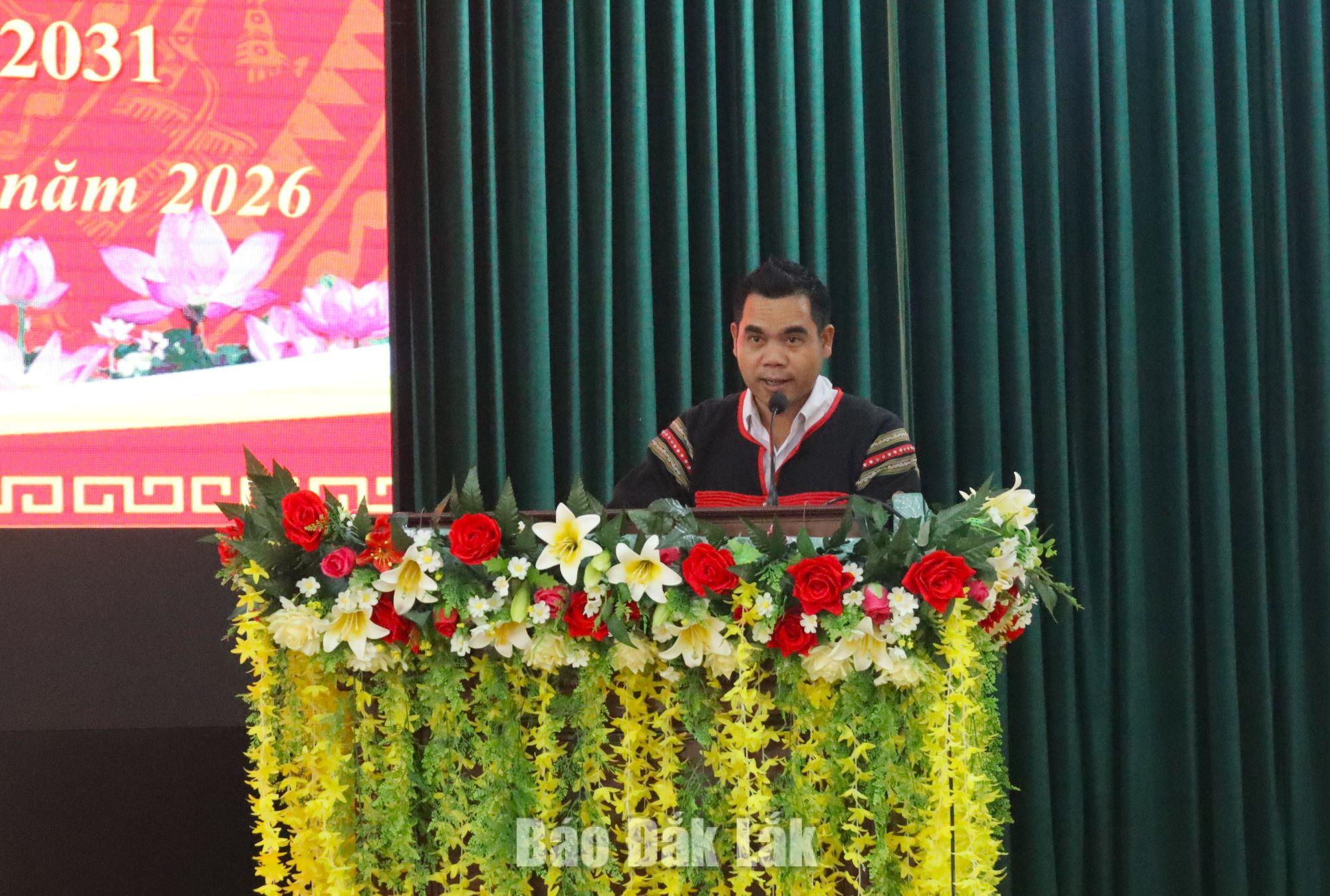 Ứng cử viên Y Bhen Kdoh, diễn viên ca, Đoàn Ca múa dân tộc, Sở Văn hóa, Thể thao và Du lịch tỉnh Đắk Lắk trình bày chương trình hành động.