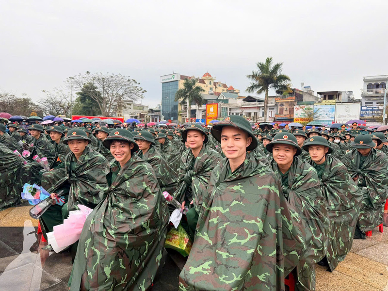 Niềm vui, nụ cười trên từng khuôn mặt các tân binh tỉnh Quảng Ninh trong ngày hội nhập ngũ 2026. Ảnh: CTV
