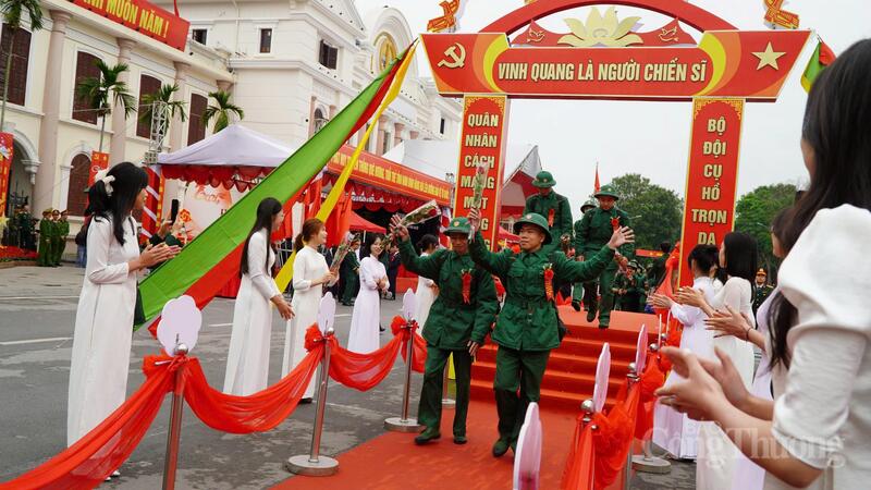 Hai năm quân ngũ là khoảng thời gian để rèn luyện bản thân, để trưởng thành hơn trước khi bước tiếp trên con đường phía trước. Ảnh: Minh Trang