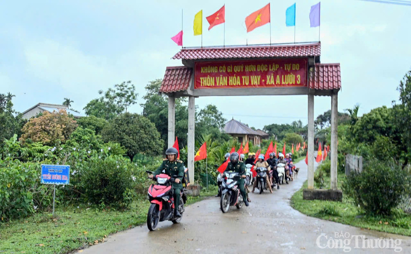 Những ngày này, các tuyên đường, thôn bản địa phương miền núi thành phố Huế không khí chuẩn bị cho ngày bầu cử rộn ràng cờ hoa