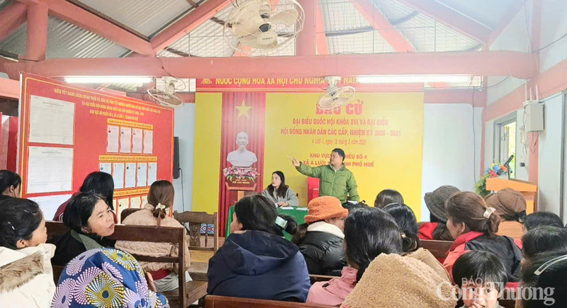 Tuyên truyền, hướng dẫn cho bà con đồng bào dân tộc trước ngày bầu cử tại xã A Lưới 1