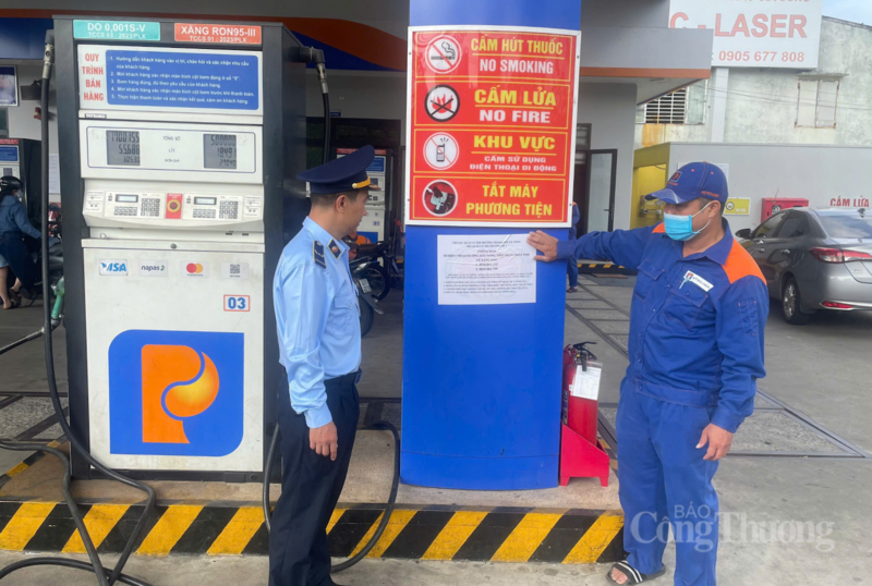 Lực lượng Quản lý thị trường Đà Nẵng tăng cường kiểm tra, giám sát nắm tình hình địa bàn.