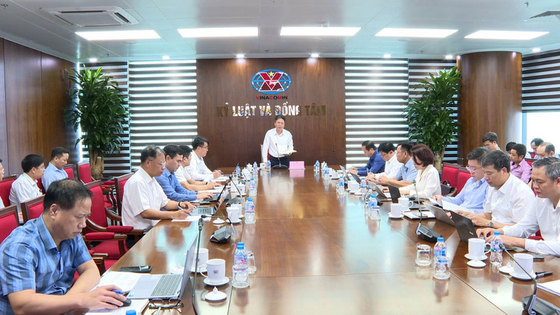 Phó Tổng giám đốc Nguyễn Tiến Mạnh chủ trì buổi làm việc trực tuyến kiểm điểm tiến độ thực hiện kế hoạch thăm dò khoáng sản năm 2025 và triển khai các giải pháp trọng tâm thực hiện kế hoạch năm 2026.