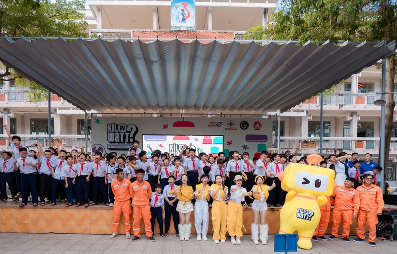 Ngành điện TP. Hồ Chí Minh tổ chức tuyên truyền về tiết kiệm điện cho các em học sinh Trường THCS Phú Mỹ (Phường Phú Mỹ, TP. Hồ Chí Minh). Ảnh: EVNHCMC.