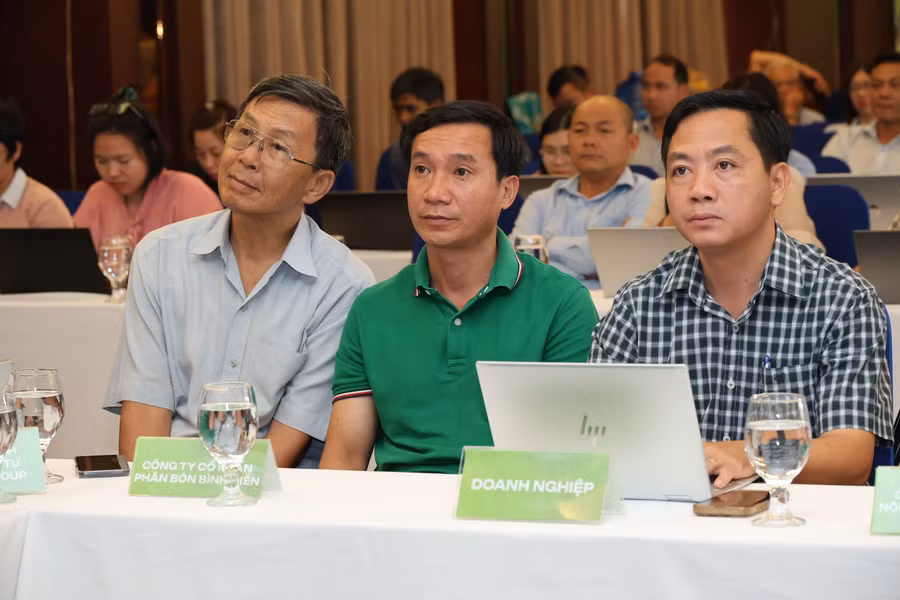 Sự kiện có khoảng 200 đại biểu tham dự trực tiếp và 300 đại biểu tham gia trực tuyến. img-7254-3.jpg