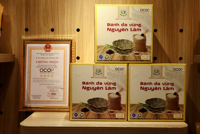 Nhiều đặc sản của Hà Tĩnh được giới thiệu, quảng bá tại sự kiện. Ảnh: Bảo Trung