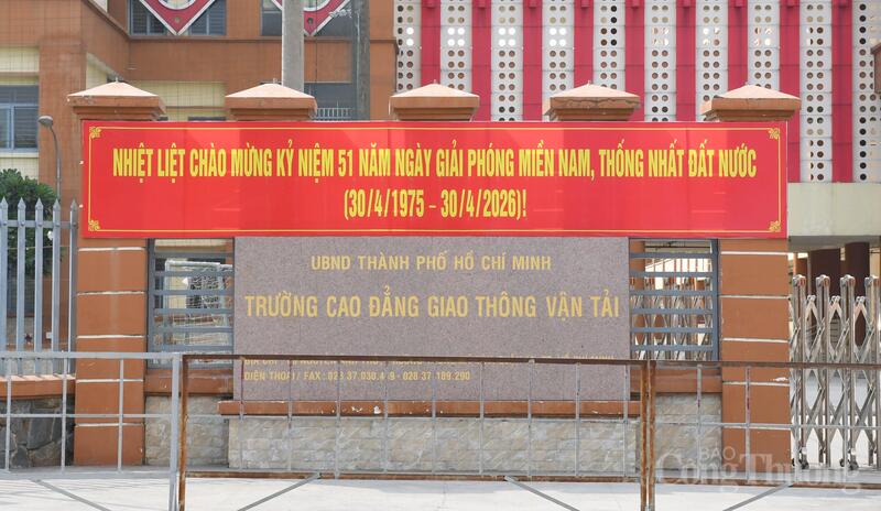 TP. Hồ Chí Minh rực rỡ cờ hoa mừng đại lễ 30/4  - 9