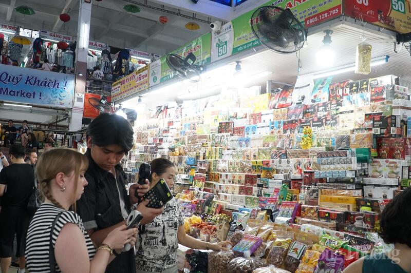 Gian hàng xanh tại chợ Hàn.