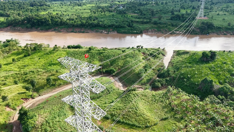 Tuyến đường dây truyền tải 220kV từ nhà máy điện gió Savan 1 trên lãnh thổ Lào đấu nối vào hệ thống điện quốc gia Việt Nam.