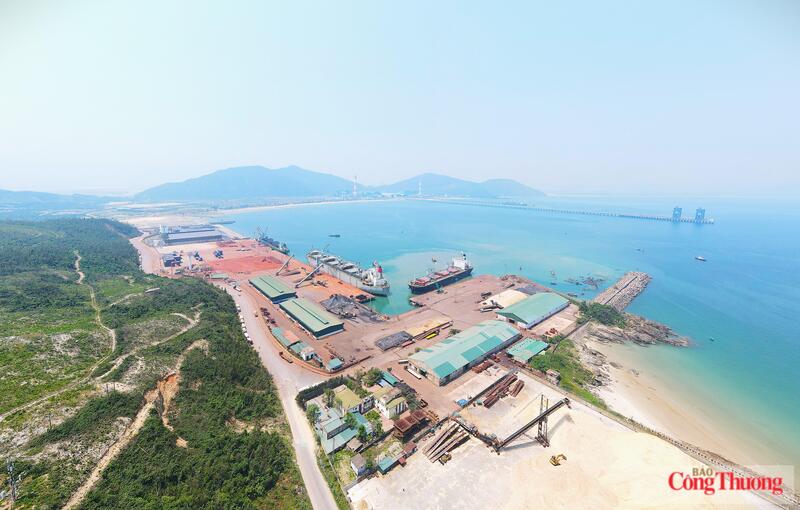 Trong 6 tháng đầu năm 2026, tốc độ tăng trưởng tổng sản phẩm trên địa bàn (GRDP) của Hà Tĩnh đạt 12,79%, đứng đầu trong số 34 tỉnh, thành phố trên cả nước. Ảnh: Trọng Tùng