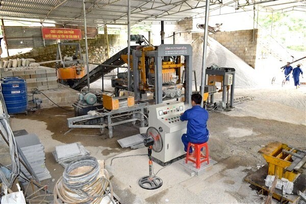 Nhiều năm qua, hoạt động khuyến công tại tỉnh Cao Bằng đã góp phần hỗ trợ cơ sở công nghiệp nông thôn đầu tư máy móc, nâng cao hiệu quả sản xuất. Ảnh: NL