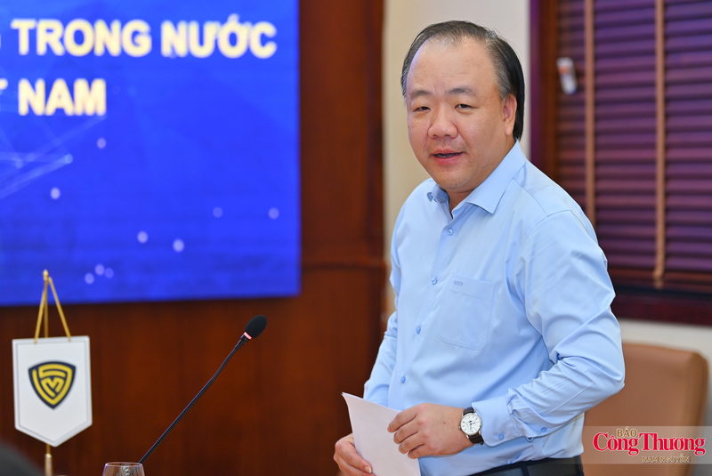 Cục trưởng Cục Quản lý và Phát triển thị trường trong nước Trần Hữu Linh phát biểu tại lễ ký kết.