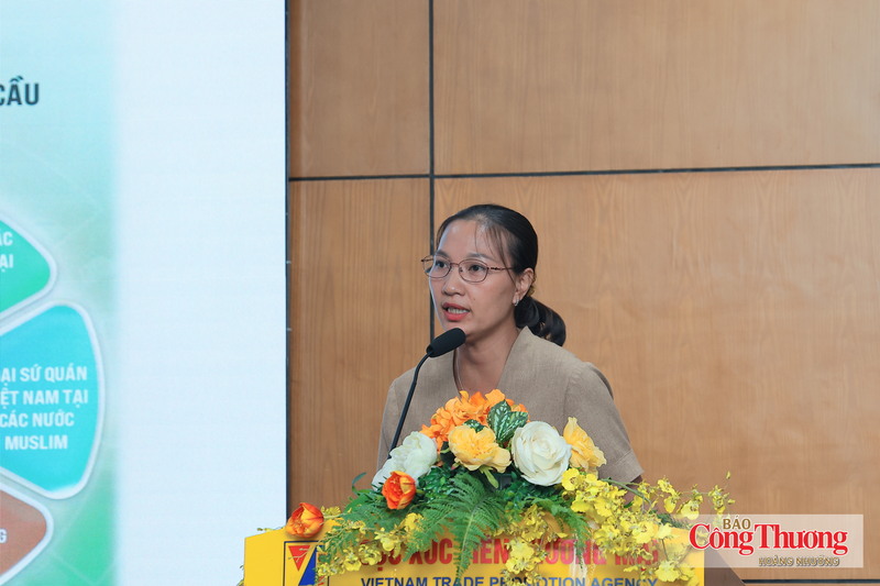 Bà Bá Thị Nguyệt Thu, Giám đốc Hợp tác xã Hà Nội Xanh, CEO HalalViet trình bày tại hội thảo