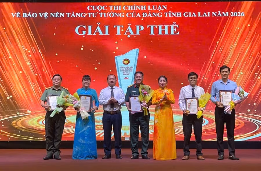 5 đơn vị nhận giải tập thể xuất sắc. z8145084383613-61c9b8cc080a3a17f751bb05b952bb9d.jpg