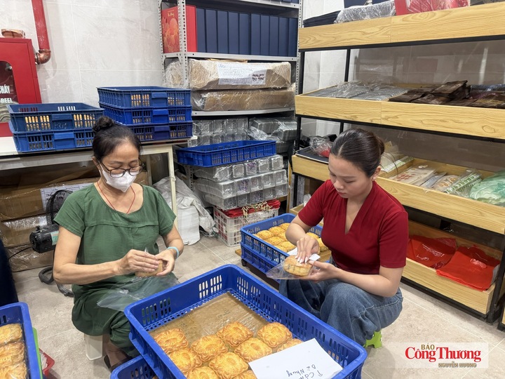 Công đoạn đóng gói được thực hiện sau khi bánh hoàn thiện và bảo đảm yêu cầu chất lượng.