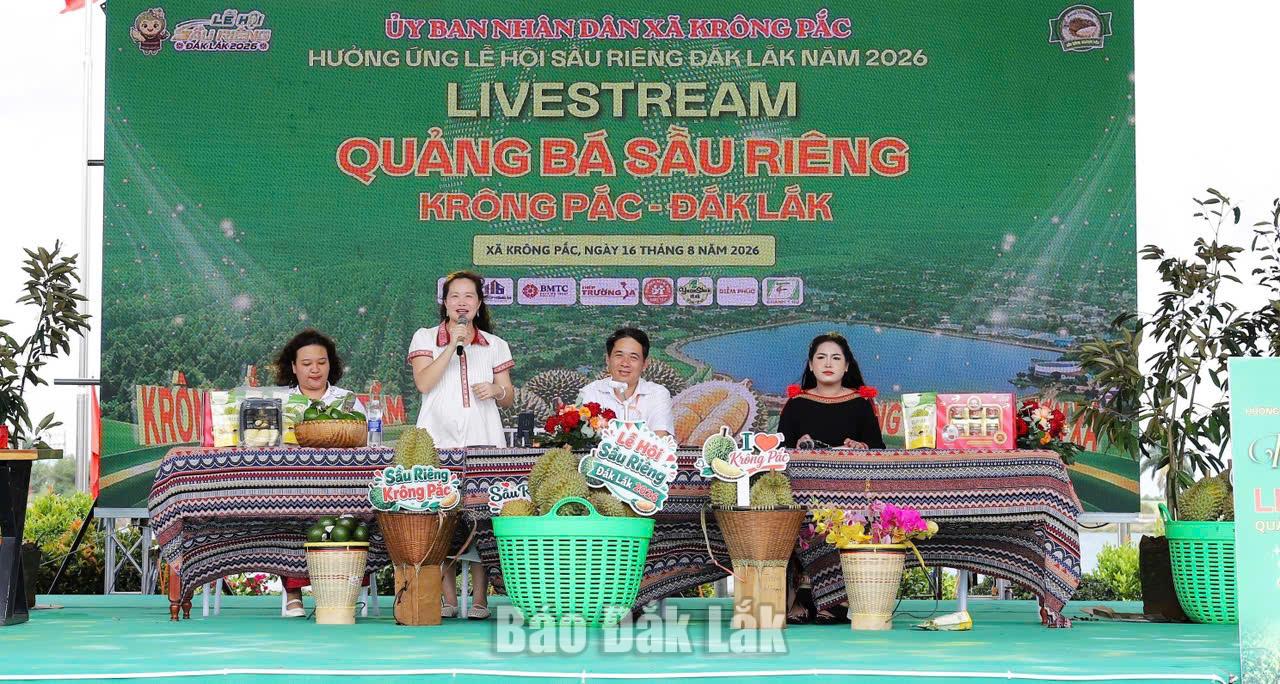 Phiên livestream bán hàng với sự tham gia của lãnh đạo xã đã tạo nhiều ấn tượng