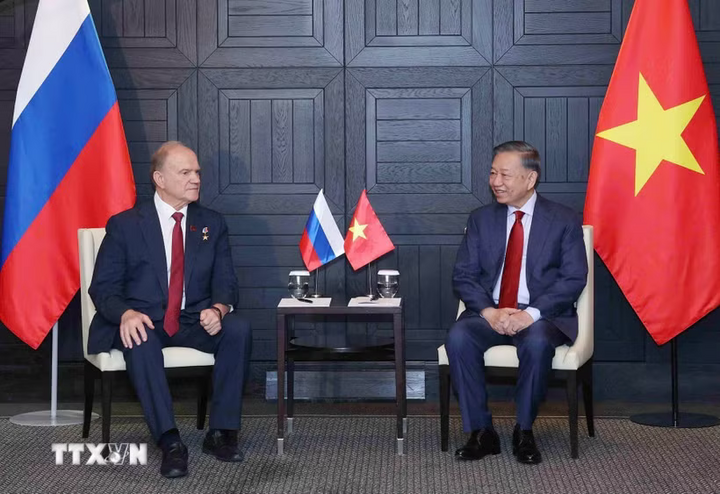 Tổng Bí thư, Chủ tịch nước Tô Lâm tiếp Chủ tịch Đảng Cộng sản Liên bang Nga Gennady Zyuganov. (Ảnh: Thống Nhất/TTXVN)