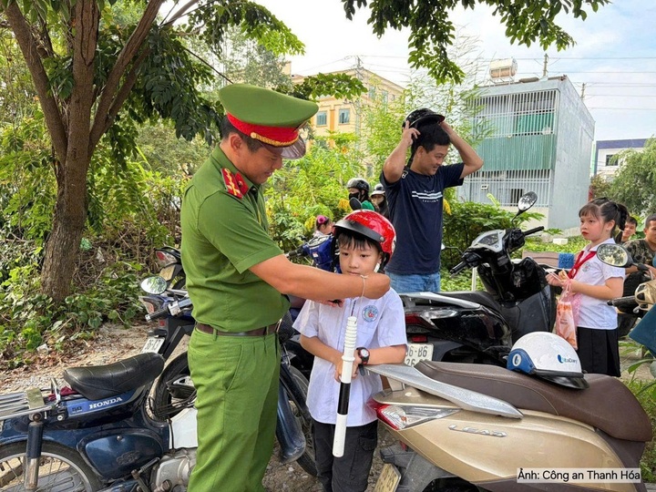 Giữ bình yên từ những việc gần dân - 2
