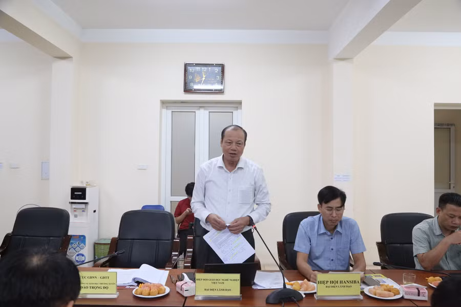 Đại diện Hiệp hội Giáo dục nghề nghiệp Việt Nam góp ý cho đề án. 1f2a9307.jpg
