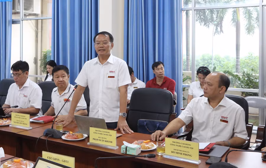 TS. NGƯT Phạm Xuân Khánh, Hiệu trưởng Trường Cao đẳng Công nghệ cao Hà Nội phát biểu tại hội nghị. 1f2a9207.jpg