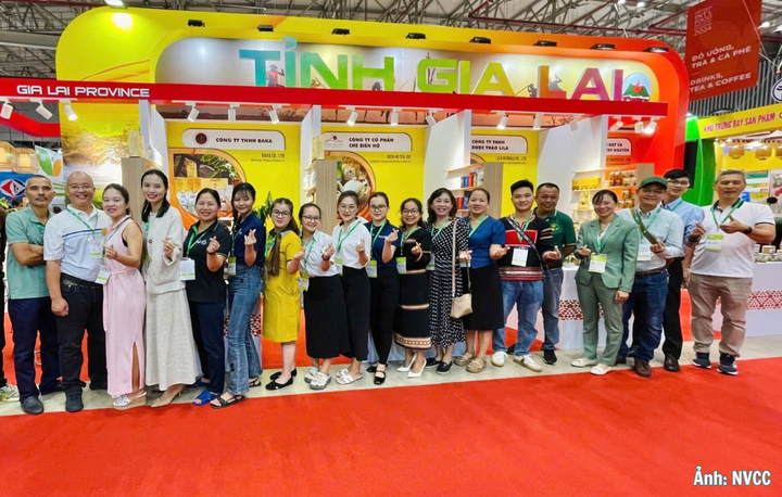 Bà Nguyễn Thị Bích Thu luôn là người hỗ trợ, dẫn các đoàn doanh nghiệp địa phương tham dự các chương trình xúc tiến thương mại.