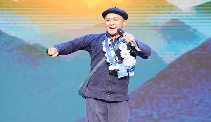 Anh Sùng Mạnh Hùng đưa văn hóa Mông lan toả khắp cộng đồng. Ảnh Triều Minh. hung-4.jpg