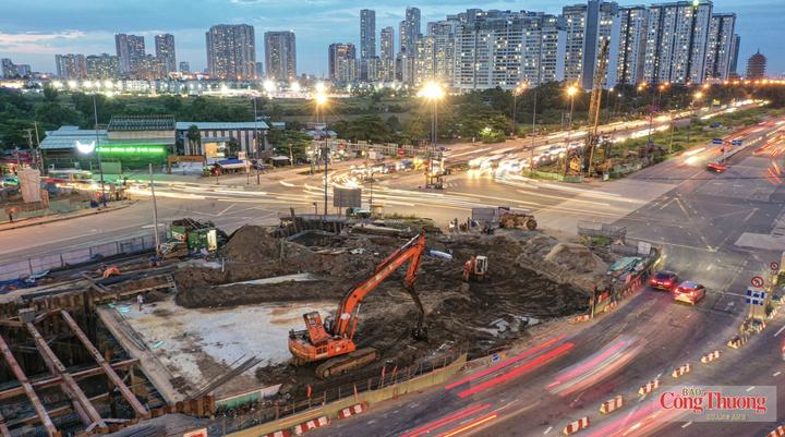 Chiều 17/10, tại buổi làm việc với Chủ tịch UBND TP. Hồ Chí Minh, đại diện các doanh nghiệp, nhà đầu tư chiến lược đã ký cam kết hoàn thành mục tiêu giải ngân vốn đầu tư tư nhân quý IV.