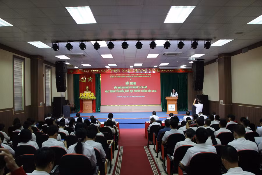 Toàn cảnh chương trình Hội nghị tập huấn. 1792642039752-7896957918638616601-7896957918638616601-ffb2b8e36225dab52c18115f29e37180.jpg